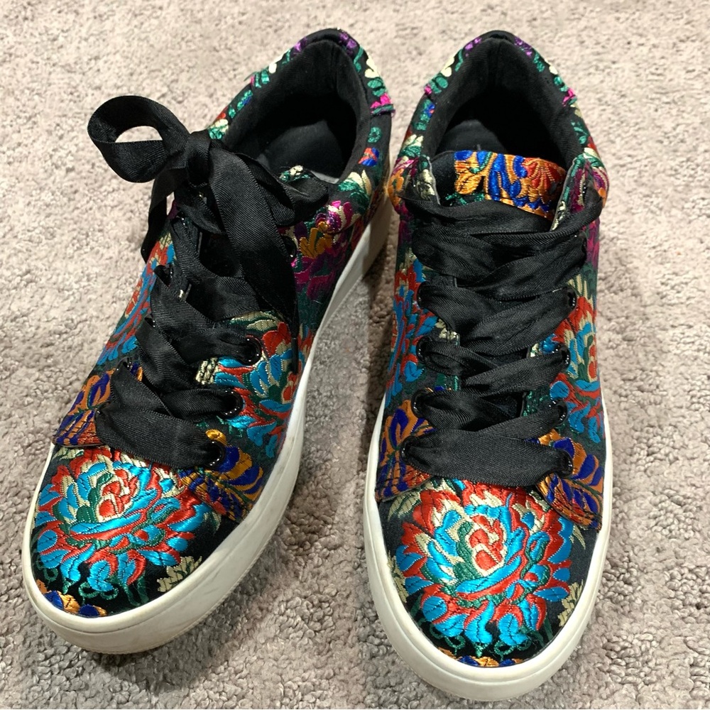 Embroidered Platform Sneakers US 6 | Steve Madden Brody | floral w/ satin laces